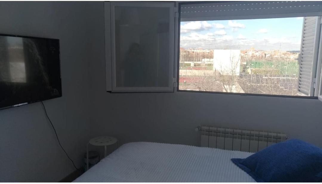 Amplia Habitacion En Vivienda Duplex Madrid Exterior photo